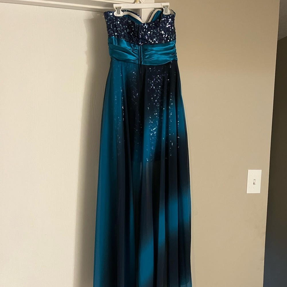 High-Low Style Dress - Picture 2 of 4